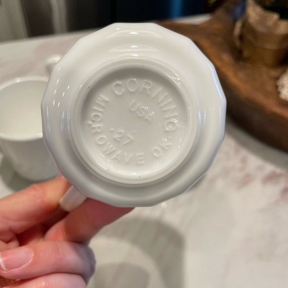 SET OF 4 WHITE CORNING WAVE DESIGN COFFEE MUGS MADE IN USA - Picture 4 of 6